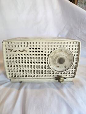 59r1 Motorola 1950s Radio Parts Or Restoration Green Untested