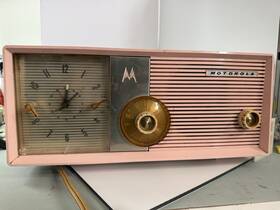 5c24pw Motorola Sassy Pink 1957 Model Vaccum Tube Am Clock Radio