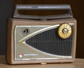 5p23pn-1 Motorola Vintage Tube Radio Circa 1959 Works Includes Orig Batteries