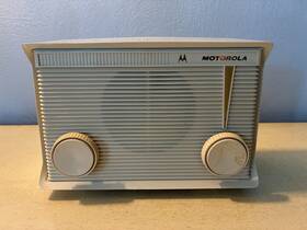 A15w Motorola Vintage 1961 Mcm Ivory Shell Tube Radio-works