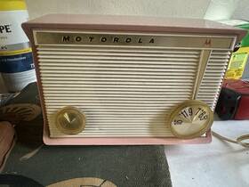 A16p Motorola Vintage 1950s Pink Working