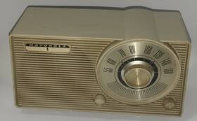 A24n Motorola Rare 1963 Am Tube Radio - Model Beige With Gold Dials For Parts