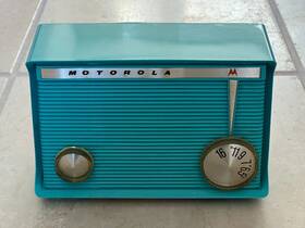 A8j-23 Motorola Vintage Am Radio Model Turquoise Blue Mid Century Modern Works