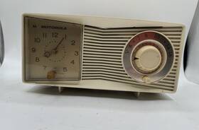C15w-32 Motorola Vintage 1960 S Clock Radio Model #c15w-32 Clocks Works/ Doesn T