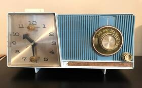 C18b Motorola Vtg Clock Am Radio 1962 Mcm Tube - For Parts Or Repair C18b Motorola Vtg Clock Am Radio 1962 Mcm Tube - For Parts Or Repair