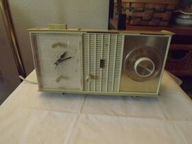 C25sk Motorola Vintage Dijon Gold 1963 Model Vacuum Tube Am Clock Radio Read