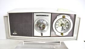 C4p-55 Motorola 1963 Am/fm Radio In Rare Plum Color