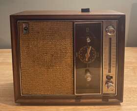 Tc23ew-1 Motorola Vintage Solid State Visilite Alarm Clock Am/fm Radio Working Mcm Walnut