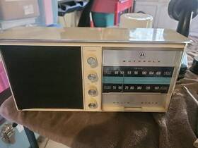 Tt19cn Motorola Model Mid Century Solid State Am/fm Tabletop Radio