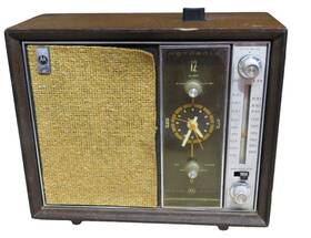 Tt23ew-1 Motorola Am/fm Solid State Vintage Radio Tt23ew Wood Clock Works Does Not