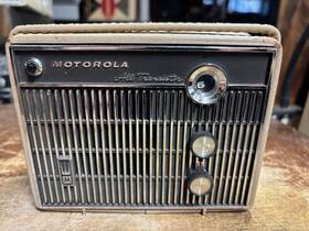 X39s Motorola Vintage Battery Operated Transistor Radio
