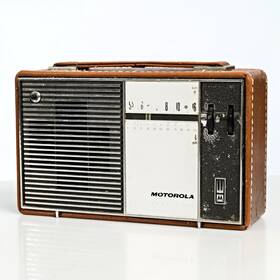X41n Motorola Vintage Portable Transistor Radio Leather Case - Tested / Working
