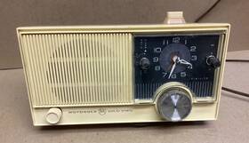Xc10bn Motorola Vintage 1960s 70s Solid State Clock Am Radio