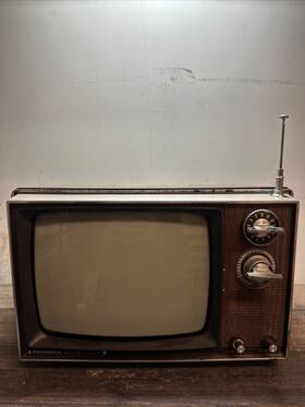 Xp2115kw Motorola Vintage / Solid State 9 Television Model - Audio Works/no Pic