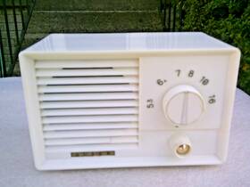 Ra-323 Olson Miniature Tube Table Radio