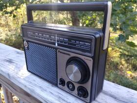R-1042 Panasonic Vintage Am Only Radio