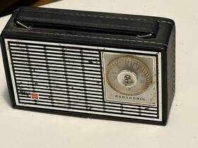 R-1147 Panasonic Vtg Super 7 Transistor Radio In Leather Case