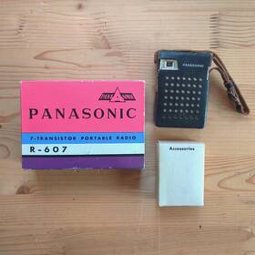 R-607 Panasonic Vintage 7 Transistor Portable Am Radio With Leather Carry Pouch