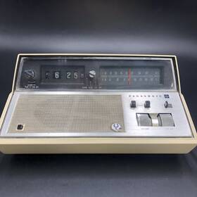 Rc-7148 Panasonic Rare Vintage 1960s Model Am-fm Alarm Clock Radio - Read More