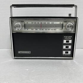 Rf-738 Panasonic Rf738 Vtg. Fm/ Am Solid State Radio Ac/ Battery For Parts Only