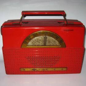 B652 Philco Model - Ac Battery Portable Red Am Vacuum Tube Radio