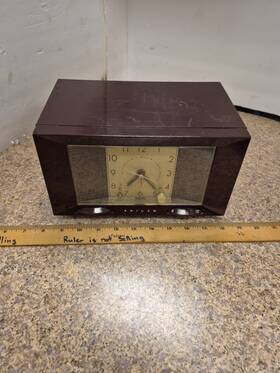 C722 Philco Vintage Radio