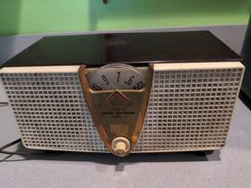 F817-124 Philco Twin Speaker Am Tube Radio Model Non Working Hums