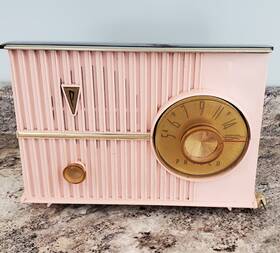F824-124 Philco Vintage 1960 Pink Am Radio -working