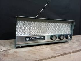 R4a5-48679 Plectron Chief 1970 Fm Tube Radio Plays Static&turns On