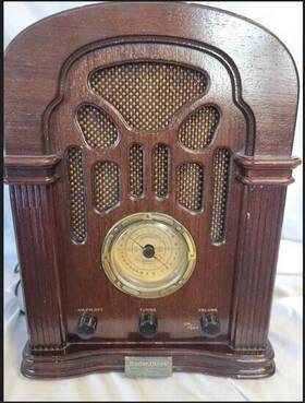 020825-13 Radio Shack Vintage Am/fm Cassette Player Stained Wood Model 12-697a- Electric- Tested