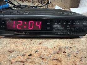 12-1605 Radio Shack Chronomatic 311 Am/fm Led Alarm Clock Tested Works