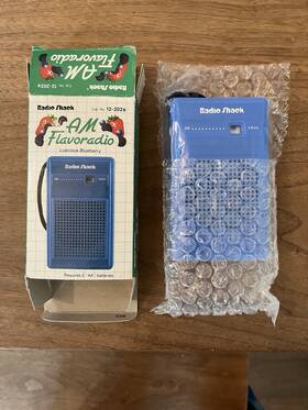 12-202b Radio Shack Vintage Flavoradio Transistor Am Pocket Blue