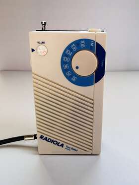 D4230 Radiola Vintage Fm Portable Radio Long Antenna Works