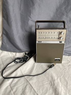 170t Rca Vintage Rzm Am/fm Portable Radio Battery And Power Cord Operated 170t Rca Vintage Rzm Am/fm Portable Radio Battery And Power Cord Operated