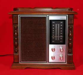 259l Rca Vintage Model Rzc Radio. - Looks Ans Sounds Great