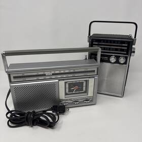 3fm808 Rca Lot Of 2 Vintage Portable Am/fm Radio Solid State Radios