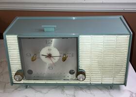 4rd40 Rca Vintage Mainer Blue And White Victor Alarm Clock Am Radio Model