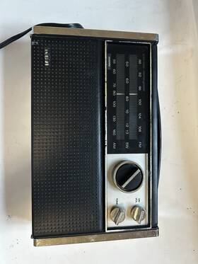995e-k Rca Vintage Model Rzm Black. Works Via Plug. Am Fm Sw Afc Radio
