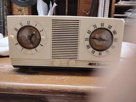 2-c-522 Rca C-2-522 Vintage Victor Analog Clock Radio 2-c-522. Powers On