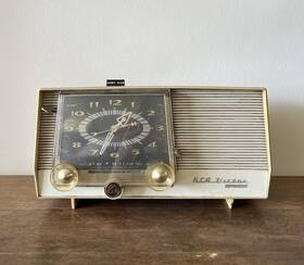 C-4em Rca Victor 1957 Am Tube Clock Radio Goldenrod Yellow Filteramic Retro