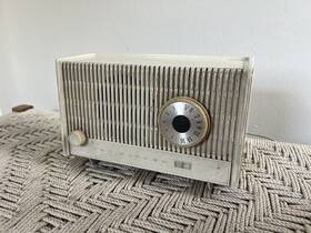 Rga12y Rca Vintage 1965 Victor Am Tube Radio Model White Powers On