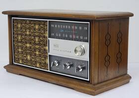 Rgc24s Rca Vintage Victor Radio Model Solid State Pecan Tested / Working