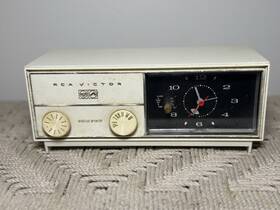 Rjd15y Rca Vintage 1967 Victor Am Tube Clock Radio Model White Powers On