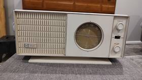 Rlc20y Rca Vintage Radio Solid State Model White/olive 1960s
