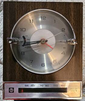 Rld30w Rca Clock Radio Solid State Am Alarm Walnut 14w 120v Analog Mcm Vintage