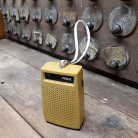 Vs323 Rca Vintage Working Portable Solid State Radio