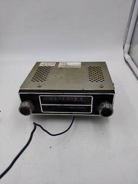 12-1343a Realistic Vintage Universal Am Low High 12 V Car Radio As Is