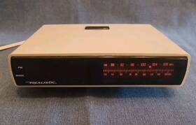 12-1521 Realistic Vintage Chronomatic 214 Alarm Clock Am/fm Radio Model Clean