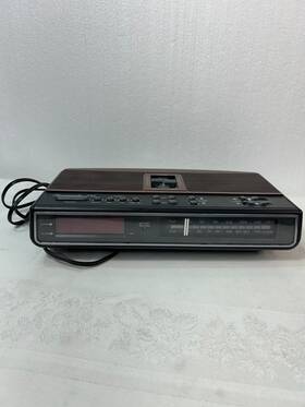 12-1580 Realistic Vintage Chronomatic 272 Model Am Fm Digital Alarm Clock Radio