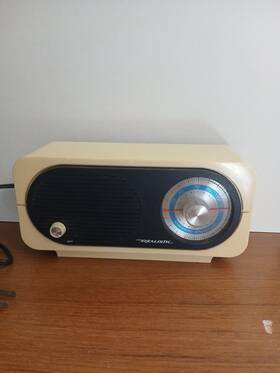 12-1620 Realistic Vintage Radio Model No. 12-686 Am Ivory Working